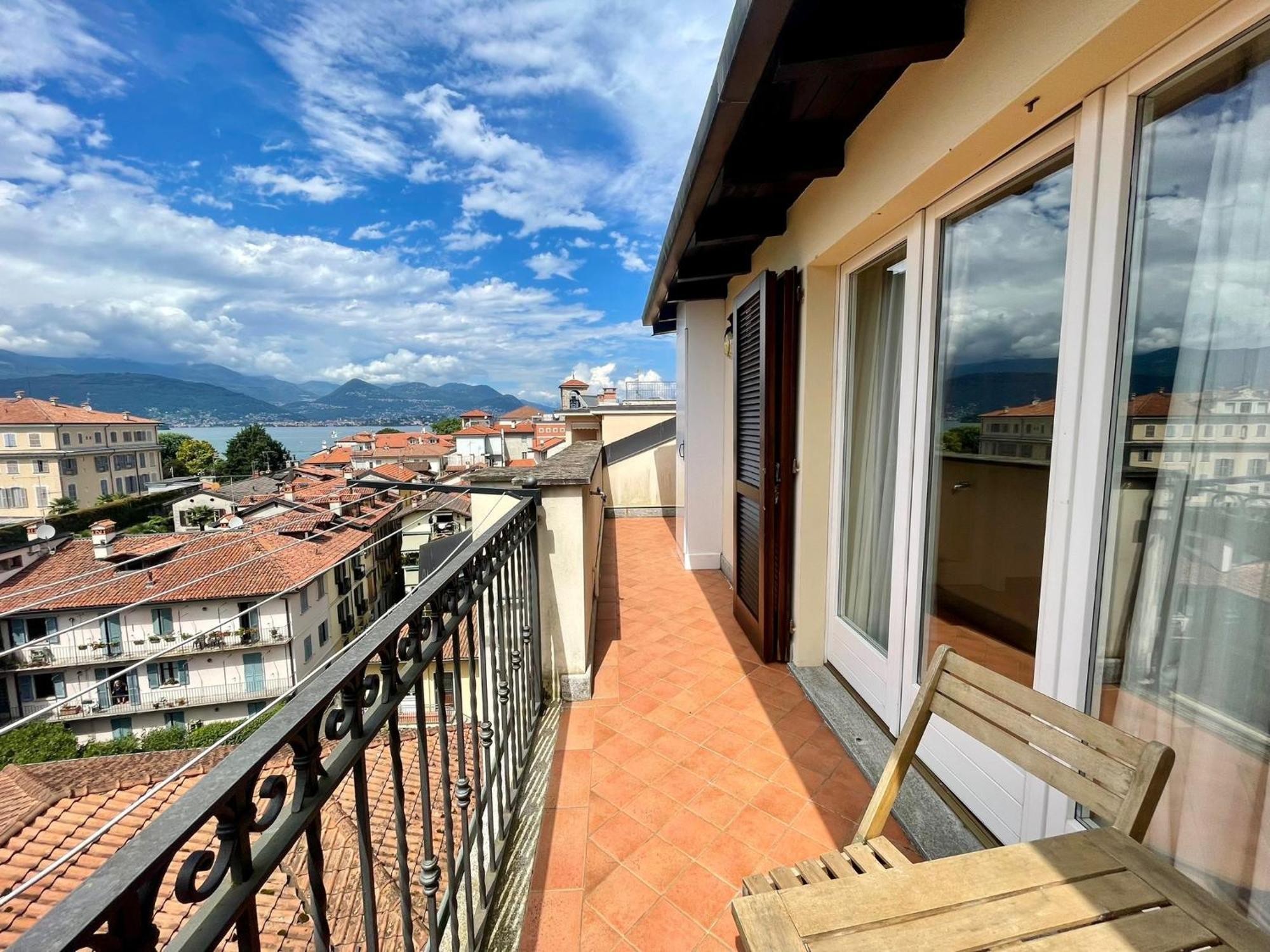 Suite Romantic Vista Lago Stresa Exterior photo